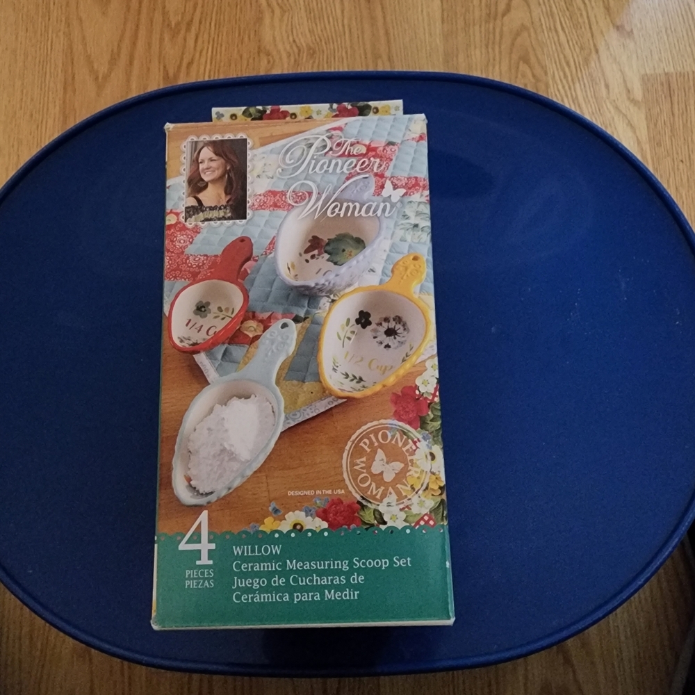 The Pioneer Woman Measuring Scoop Set